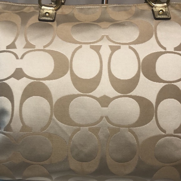 COACH Signature Daisy Appliqué Multicolor printed flower motif canvas tote. - Picture 9 of 15